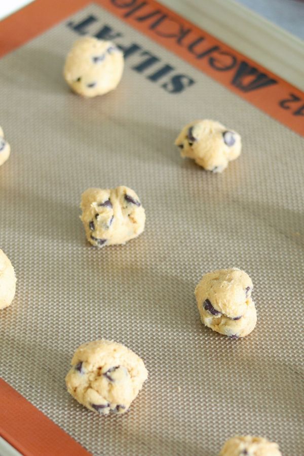 soft pumpkin chocolate chip cookies