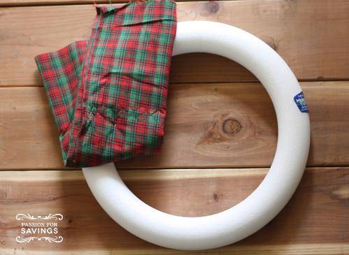 Easy Christmas Wreath using holiday fabric