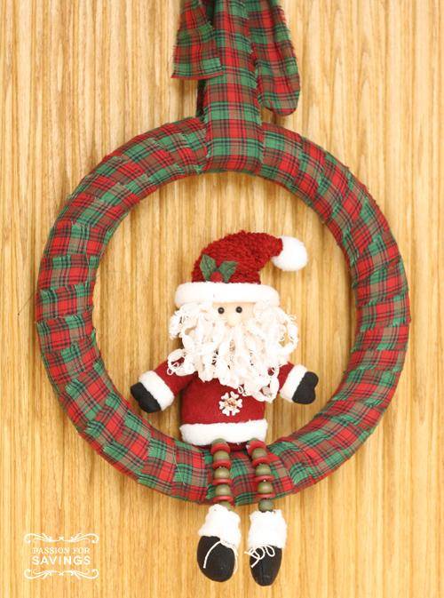 Easy Christmas Wreath using holiday fabric