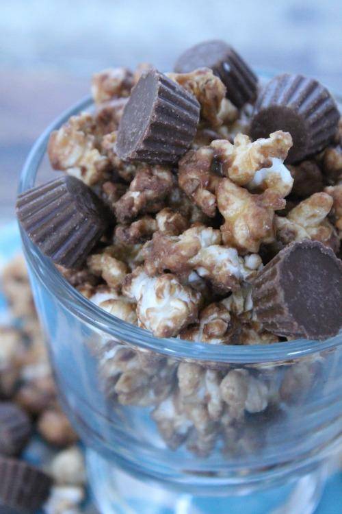 Reese's Popcorn Recipe for Christmas or the Holidays! Easy Dessert or Food Gift Recipe for any occasion!