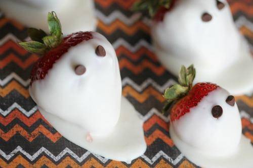 Ghost Strawberries Recipe for Halloween! Easy Party Treats and a Fun Dessert for Holiday Parties!