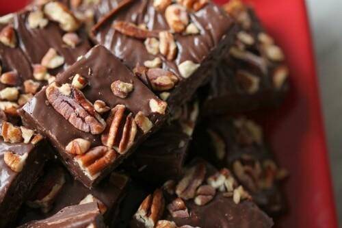 Microwave Fudge is so easy to make. This chocolate fudge recipe with nuts is the perfect Christmas dessert to serve up that is no cooking required. #fudge #microwave #easy #quick #best #nut #truffle #christmas #holiday Chocolate Truffle Fudge