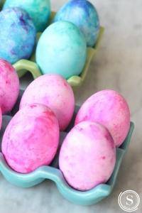 How to Dye Easter Eggs with Cool Whip!