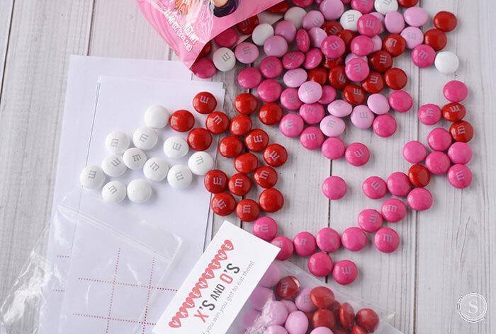 Keep the kids busy this Valentine's Day with this Valentine's Day Tic Tac Toe game.