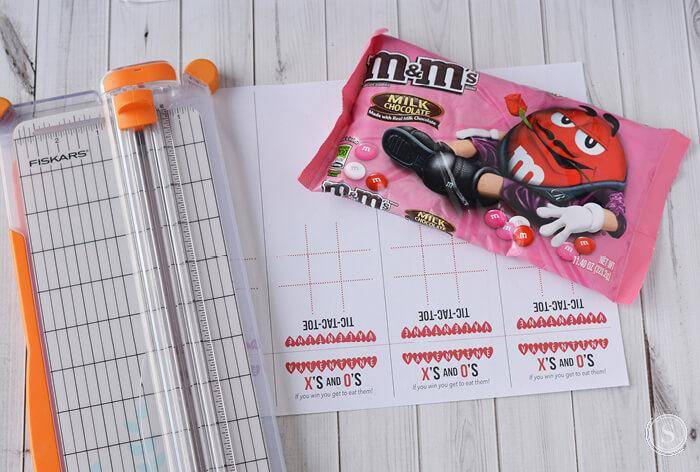 Keep the kids busy this Valentine's Day with this Valentine's Day Tic Tac Toe game.