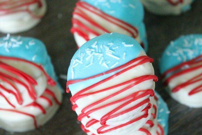 I am LOVING this delicious White Chocolate No Bake Peanut Butter Cookies Recipe, it's perfect for 4th of July and other patriotic holidays!