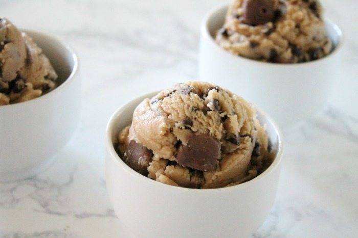 Give this great Edible Cookie Dough Recipe with Snickers Bites a try today!