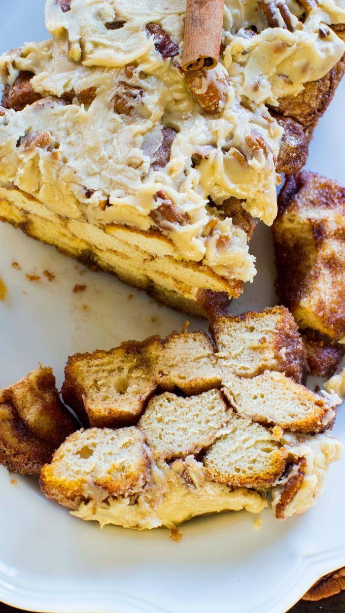 Easy Pecan Praline Pull Apart Bread Recipe for the Holidays! Easy Appetizer, Breakfast, or Dessert Idea for Christmas, Thanksgiving, or Family Brunch!