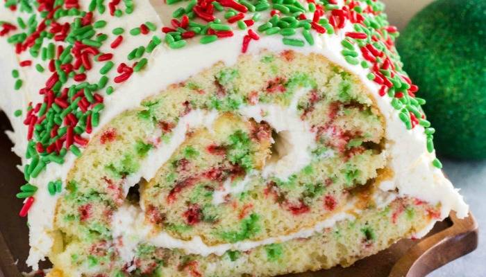 Christmas Cake Roll Featured