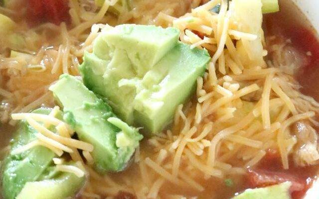 Crockpot Chicken Fajita Soup Recipe! An easy Slow Cooker Dinner Idea that's a simple and easy weekly family meal to throw together to save time and money!