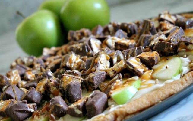 Caramel Apple Fruit Pizza Featured