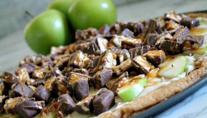 Caramel Apple Fruit Pizza Featured