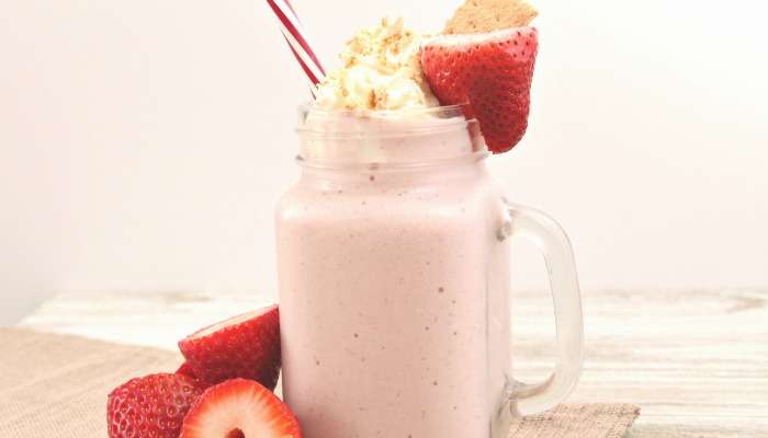 Strawberry Cheesecake Smoothie Featured