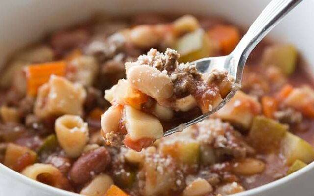 Copycat Olive Garden Minestrone Soup Recipe Featured