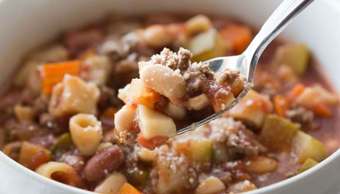 Copycat Olive Garden Minestrone Soup Recipe Featured