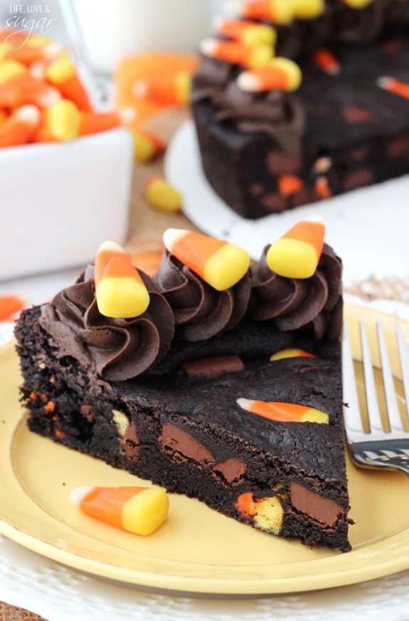 https://www.lifeloveandsugar.com/2014/10/06/candy-corn-chocolate-chip-cookie-cake/