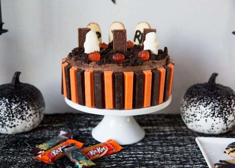 Halloweeen Graveyard Cake