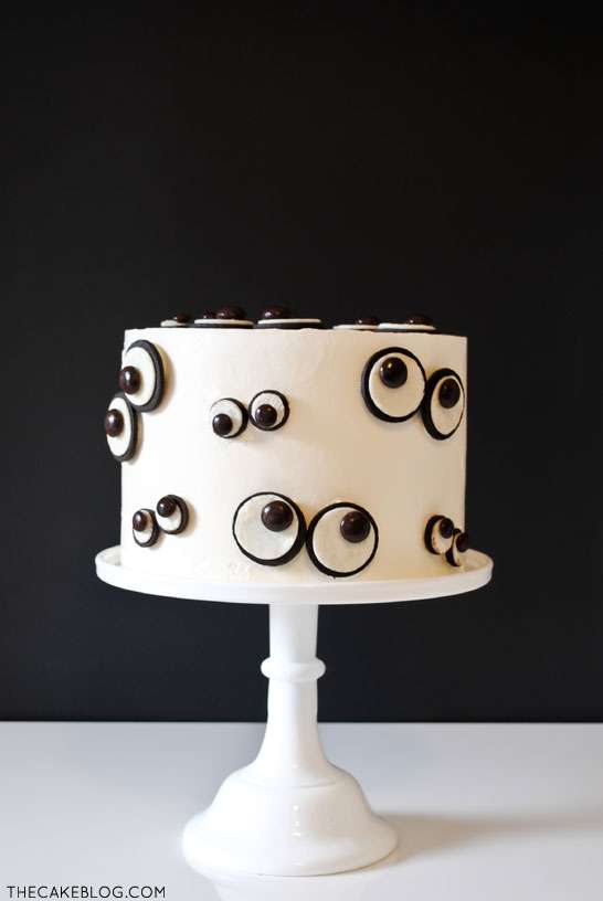 Monster Eye Halloweeen Cake