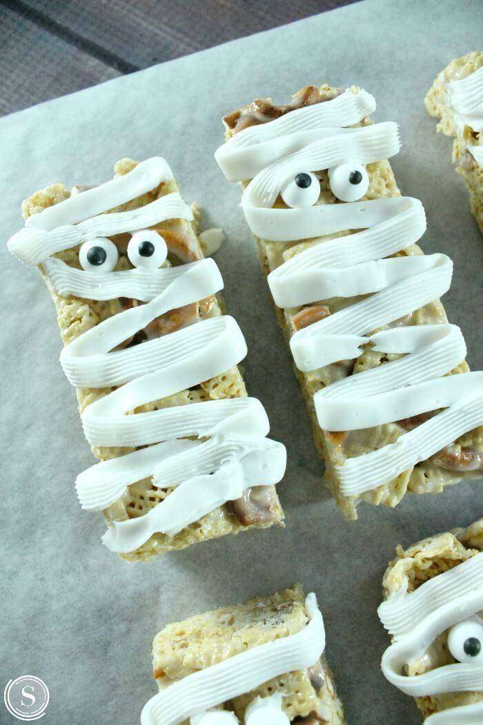 Halloween Desserts - Mummy Chex Bars