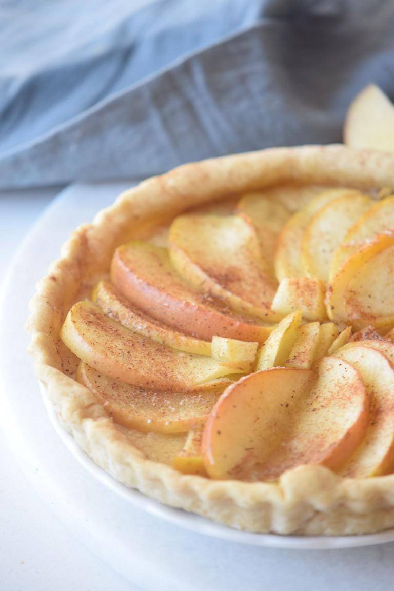 Thanksgiving Desserts - Soft Pretzel Apple Pie 