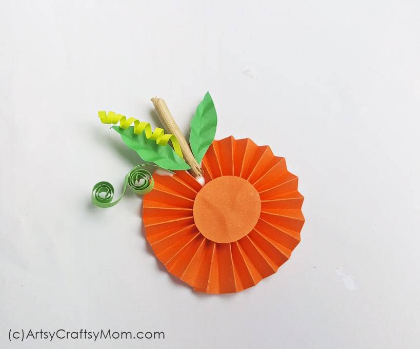 DIY Thanksgiving Crafts - Pumpkin Paper Craft 