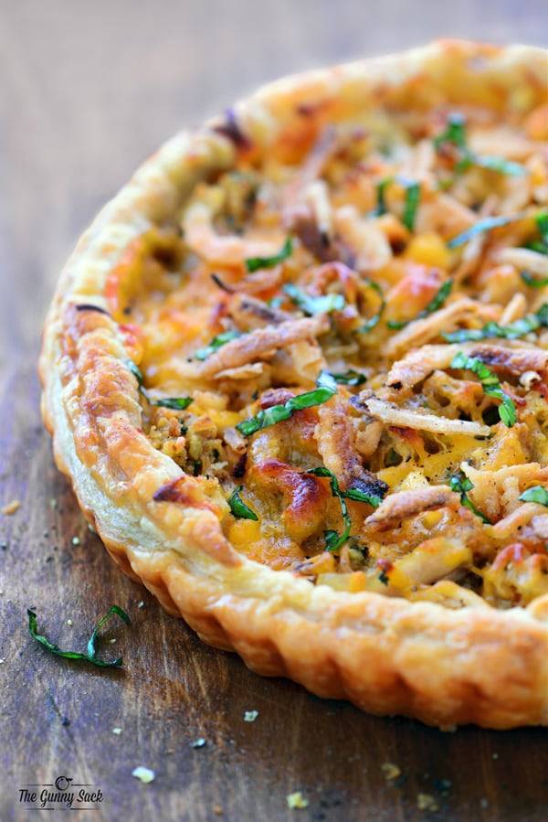 How to Eat Thanksgiving Leftovers - Thanksgiving Pizza