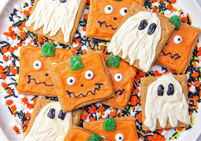 pumpkin graham crackers for Halloween