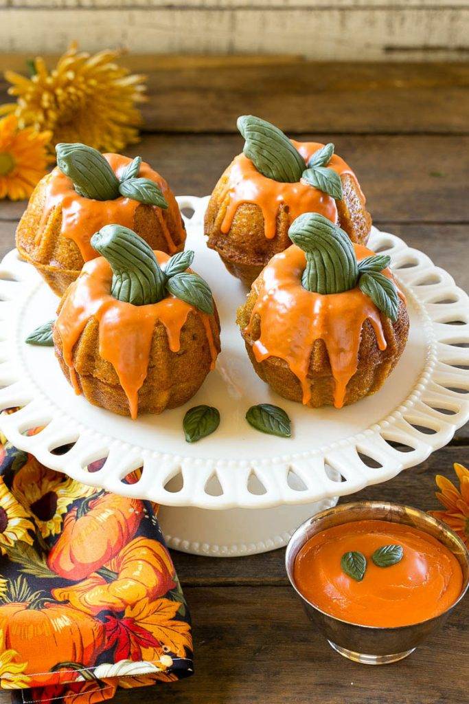 Thanksgiving Desserts - Pumpkin Spice Cakes 