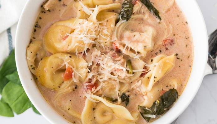 easy slow cooker tortellini soup