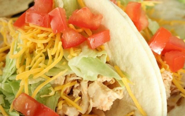 close up picture of chicken tacos