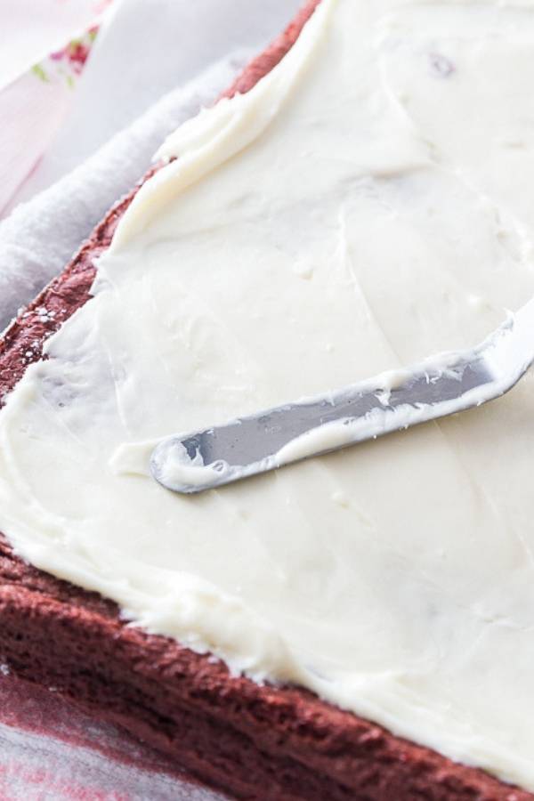 Serve up this always popular red velvet cake roll for any upcoming occasion. This red velvet cake roll uses a box cake mix for easy prep. #box #easy #cakmix #homemadefrosting #best #dessert #powderedsugar #baking #sweets easy red velvet cake roll