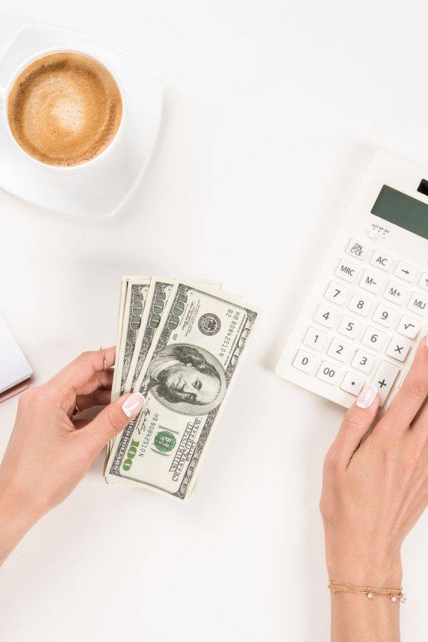 Money Transfer Apps is a great way to send and receive money all over the globe instantly. Here are the best money transfer apps to consider. #money #moneytransfer #apps #best #sendingmoney #cash #friends #family money transfer apps to sign up with