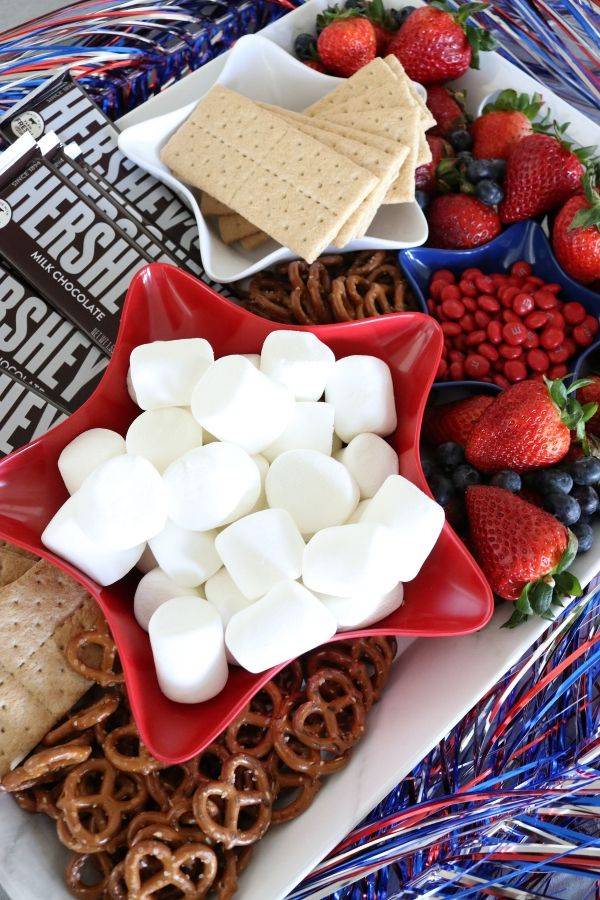 smores dessert tray