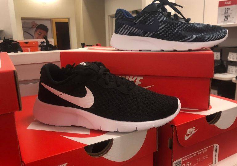 cheap nike shoes near me