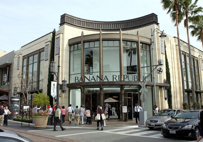 banana republic store front