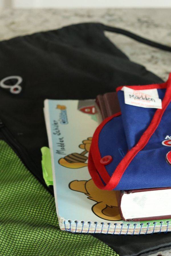 Create a school bag system for after school activities. These will keep you organized and never leave home without the right gear. #school #backtoschool #tips #system #organizing #organization #bookbagsystem book bag station for home