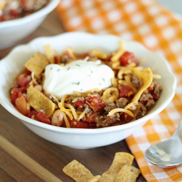 This 4 Ingredient White Bean Chili is so easy to make. Slow cooker white bean chili is fast to prep and savory for all your family to enjoy. #soup #chili #4ingedient #whitebean #groundbeef #recipe #dinner #easy #affordable #slowcooker #crockpot slow cooker white bean chili
