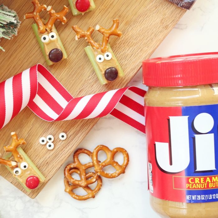 Here are some fun reindeer peanut butter celery sticks you can make as a kid snack. Celery sticks with peanut butter with a fun Christmas twist. #kidfriendly #snack #reindeer #easy #quick #holiday #recipe kid friendly snack