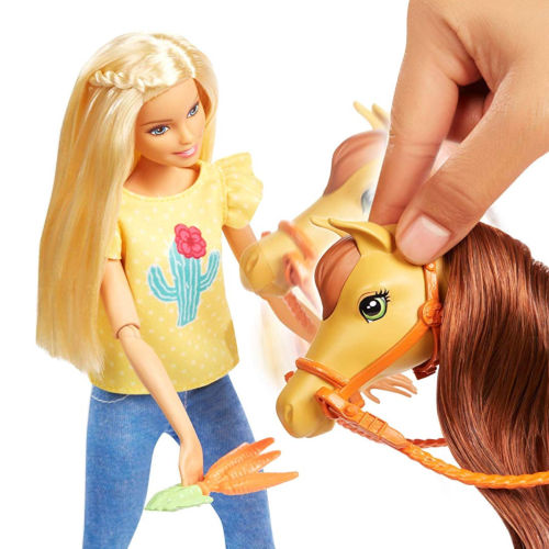 barbie hugs 'n horses