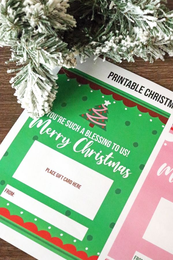 Free Printable Christmas Gift Card Holders are a fun way to dress up your gift cards. Free Christmas gift Card holders perfect for a present. #present #printable #free #christmas #giftcard #holder #easy #holiday xmas gift card holder