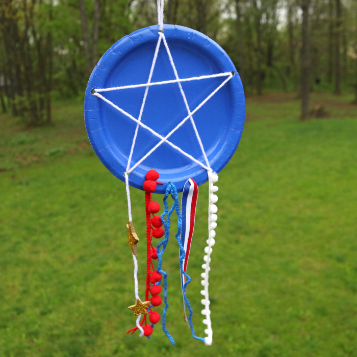 Patriotic Dream Catcher Craft for Kids is the perfect 4th of July kids craft to consider making. Grab some supplies and create a fun and patriotic colored homemade dream catcher. #passion4savings #craft #forkids #patriotic #4thofjuly #diy #fun #Paperplate #crafting dream catcher