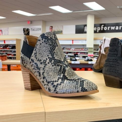 famous footwear 25 off