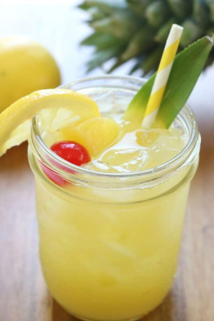 glass of pineapple lemonade 