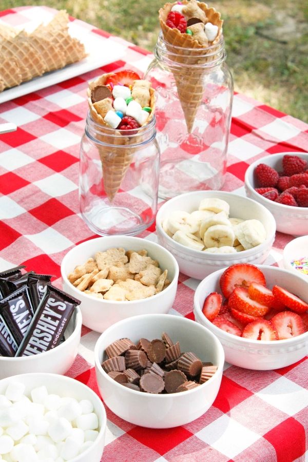 camping smores dessert