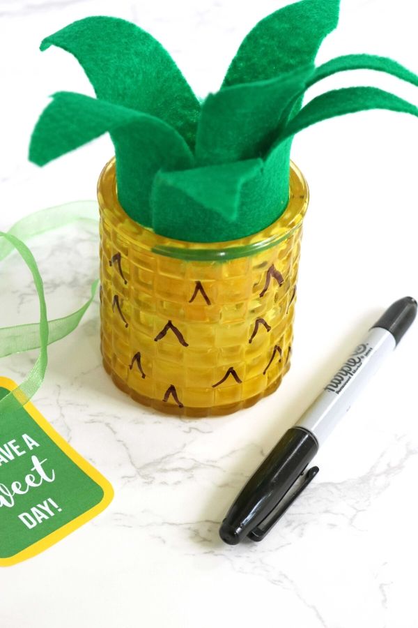 Make this easy pineapple candle as a gift idea to give to a loved one, neighbor or even a back to school teachers gift! A Dollar Tree craft that is easy! #passion4savings #pineapple #craft #candle #gift #easy #freeprintable #dollartree #dollarstore #summer easy pineapple craft with candle