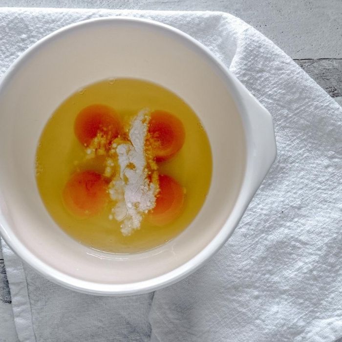 eggs with baking soda in it