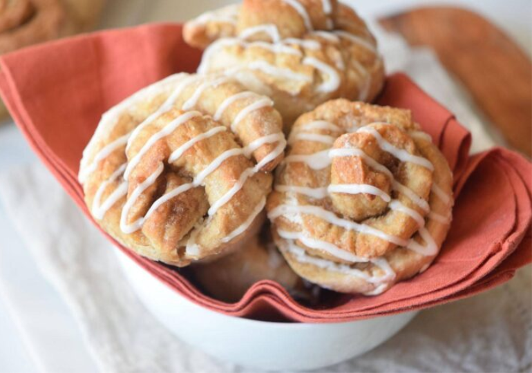 pumpkin pie cinnamon rolls 