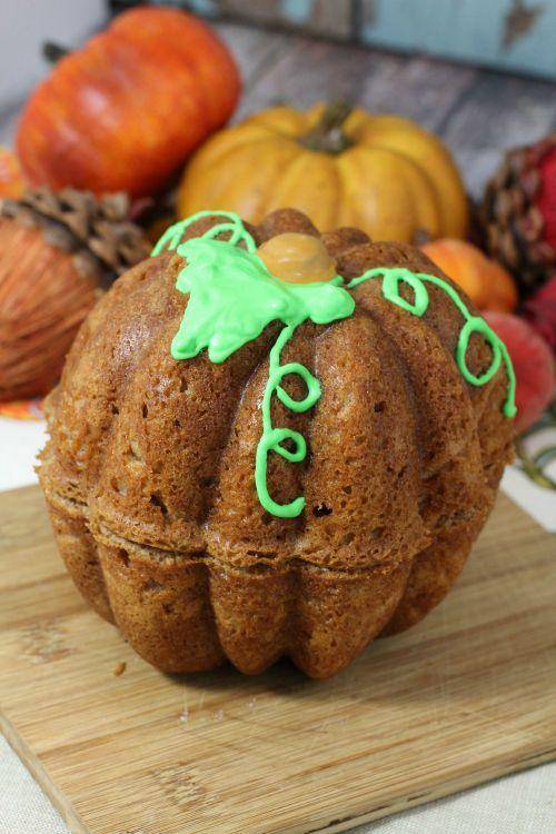 bundt cake shaped like a pumpkin 