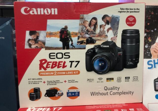 Black Friday Deals on DSLR Cameras (1)
