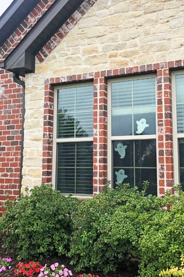 window with ghosts on windows